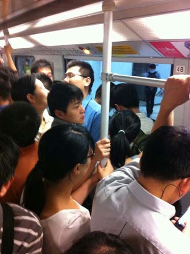 7月22日早高峰地铁2号线短暂停运 具体原因尚未明确