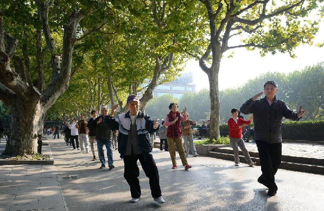 韩正描述上海未来：建筑可以阅读，街区适合漫步，城市始终有温度