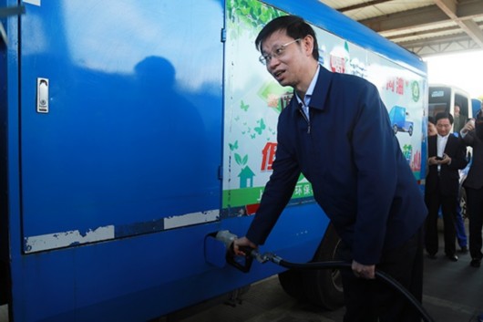 上海两家加油站昨起可加地沟油制生物柴油 每升便宜3角