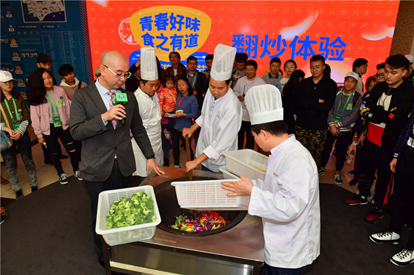 聚焦“青春饭，不浪费” 倡导“分享、感恩、思索” 第一届上海大学生美食节彰显育人内涵