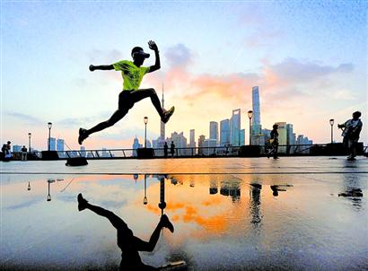 《政府工作报告》展现上海追求高质量发展决心