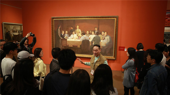 “从石库门到天安门”上海美术作品展观众人次破百万
