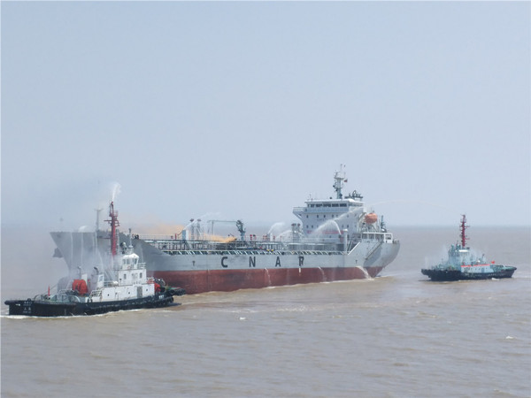 杭州湾水域举行大型综合演练 为保障中国国际进口博览会热身