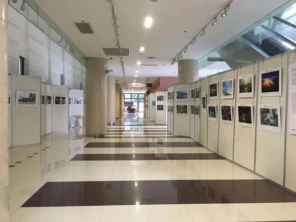 《百名摄影师聚焦上海》精选图片高校巡展第三站在上海交通大学开幕