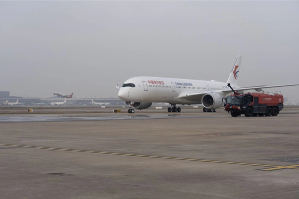 东航首架A350-900惊艳亮相 全球首发包厢式公务舱