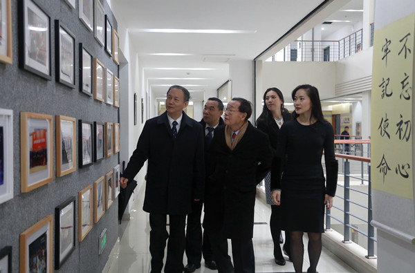 海大着名学友、好意思国福茂集团董事长赵锡成博士新书发布会暨演讲会在沪举行