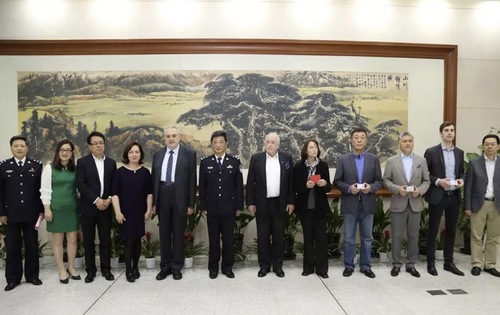 改日已来，就在上海！并排人人最高追AI